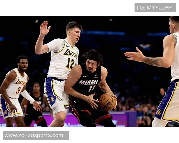 哈克斯表现出色14投7中贡献17分4篮板3助攻1盖帽助球队取得胜利 哈克斯表现出色14投7中贡献17分4篮板3助攻1盖帽助球队取得胜利