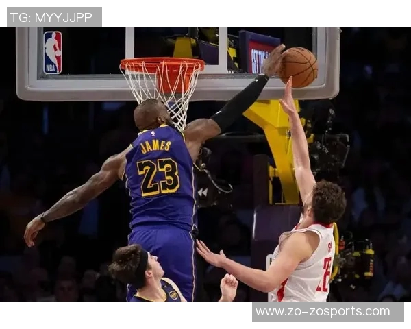 詹姆斯在防守端的组织能力出色但轮转时机偶尔迟缓